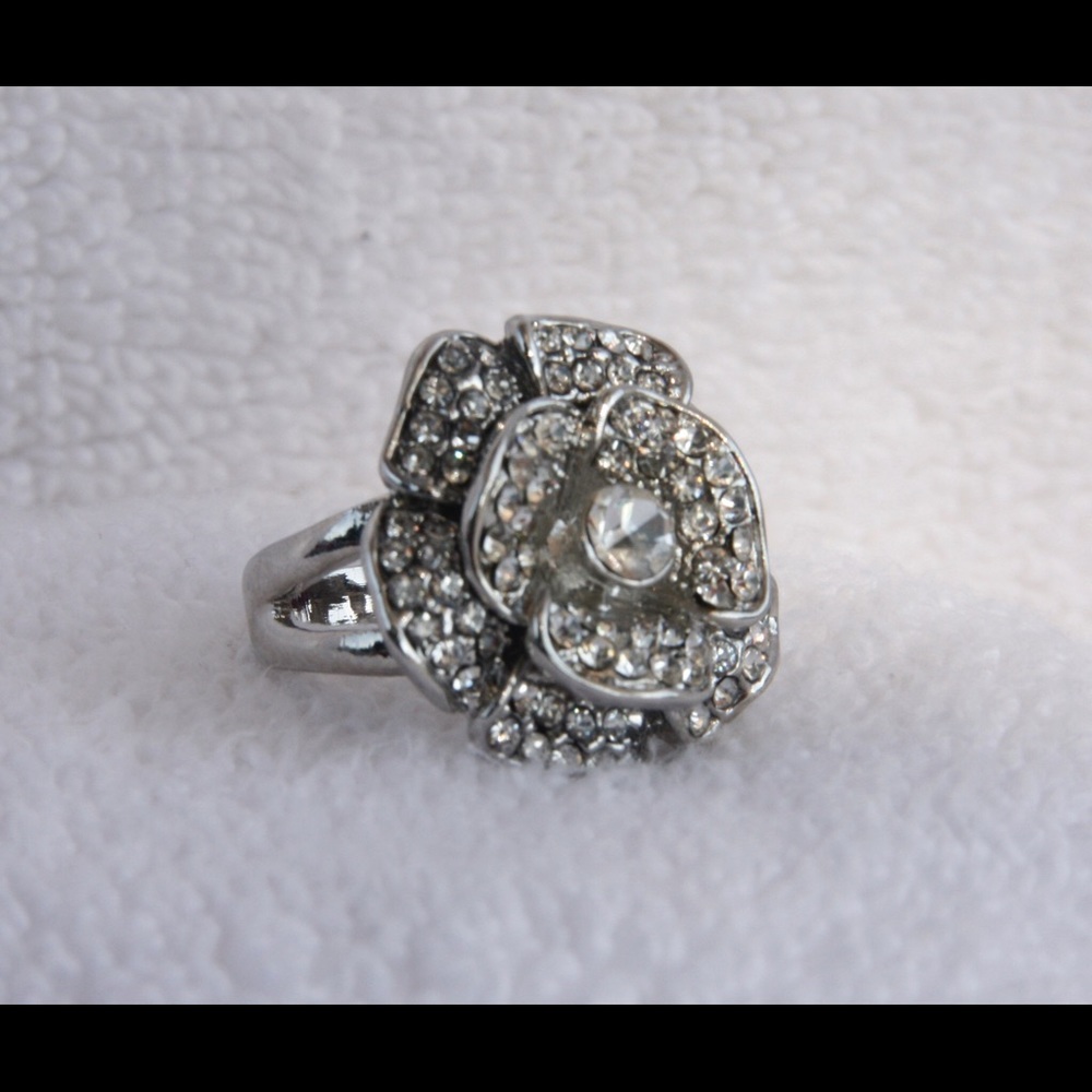 Flowered rings - Picture 2 of 8
